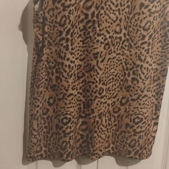 No Boundaries Brown Muscle Tee Sleeveless Top - Picture 3 of 9